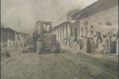 44.-La-motoconformadora-enviada-por-el-presidente-de-la-republica-nivelando-una-calle